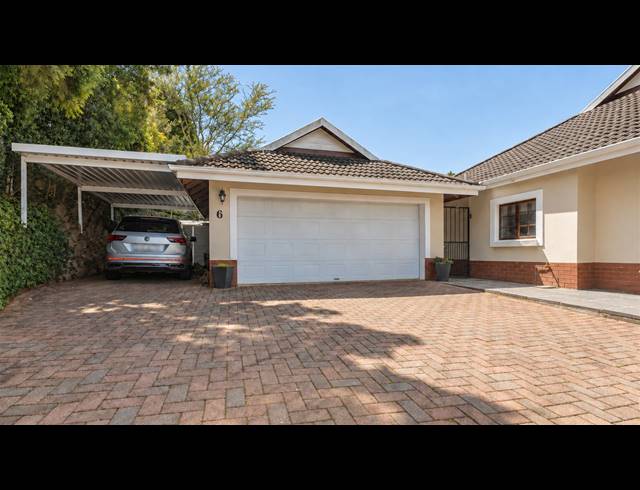 3 BEDROOM TOWNHOUSE FOR SALE IN HILLCREST CENTRAL